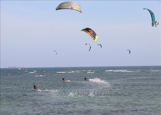 Các vận động viên cùng thi đấu nội dung tốc độ. Ảnh: Công Thử - TTXVN