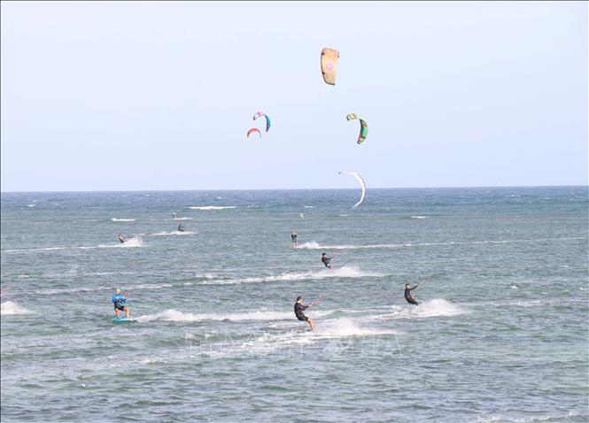 Các vận động viên cùng thi đấu nội dung tốc độ. Ảnh: Công Thử - TTXVN