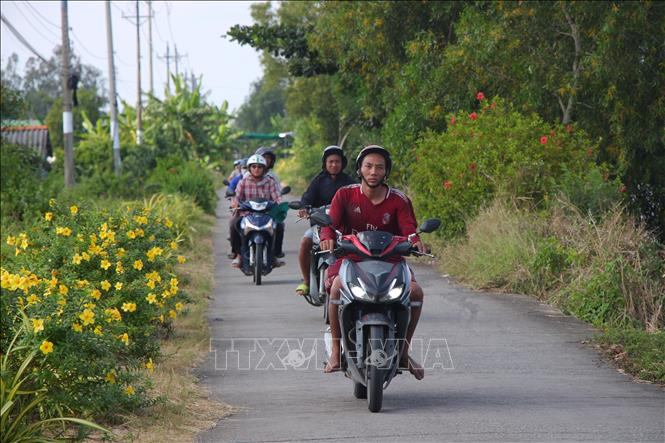 Hội Nông dân tỉnh Cà Mau kỳ vọng hệ thống hạ tầng, giao thông nông thôn hoàn thiện sẽ giúp nông dân thúc đẩy giao thương hàng hóa. Ảnh: Chanh Đa-TTXVN
