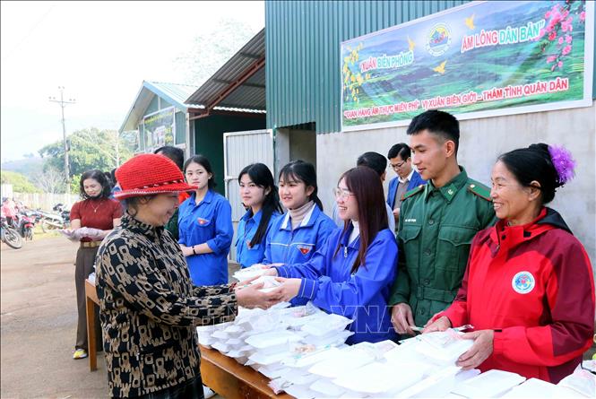 Gian hàng không đồng tại Chương trình “Xuân Biên phòng, ấm lòng dân bản” ở xã Lóng Sập năm 2026. Ảnh: Quang Quyết - TTXVN