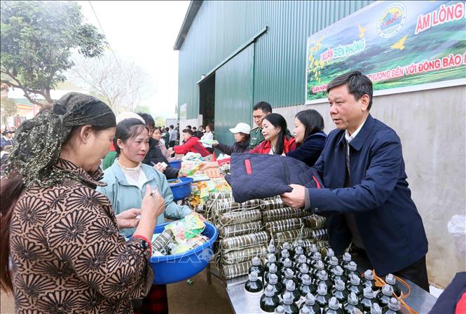 Gian hàng không đồng tại Chương trình “Xuân Biên phòng, ấm lòng dân bản” ở xã Lóng Sập năm 2026. Ảnh: Quang Quyết - TTXVN