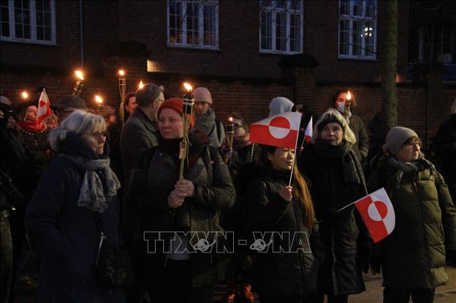 Người dân tham gia tuần hành phản đối kế hoạch kiểm soát Greenland của Mỹ, tại Copenhagen, Đan Mạch. Ảnh: THX/TTXVN