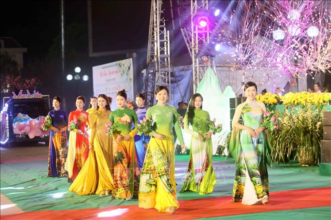 Top 10 Hoa hậu Du lịch Dân tộc Việt Nam 2025 tham gia quảng bá, xúc tiến du lịch, văn hóa, xã hội tại chương trình. Ảnh; Quang Quyết - TTXVN