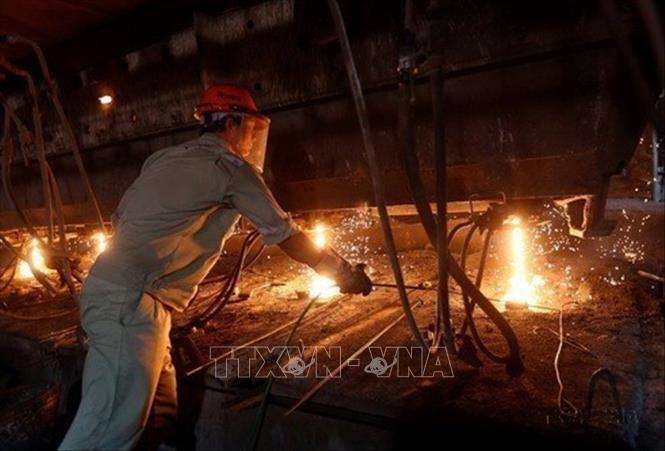 Việt Nam trở thành nước đang phát triển có thu nhập trung bình, đẩy mạnh công nghiệp hóa, hiện đại hóa và hội nhập quốc tế. Trong ảnh: Công ty Cổ phần Thép Pomina (thành lập năm 1999) đầu tư xây dựng chuỗi 3 nhà máy luyện cán thép hiện đại, công suất hằng năm 1,1 triệu tấn thép xây dựng và 1,5 triệu tấn phôi, trở thành nhà cung cấp thép hàng đầu của Việt Nam. Ảnh: Danh Lam - TTXVN