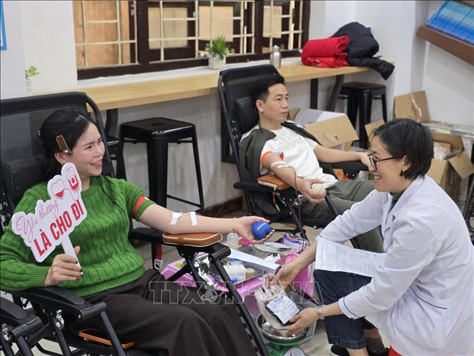 Niềm vui của người đi hiến máu 