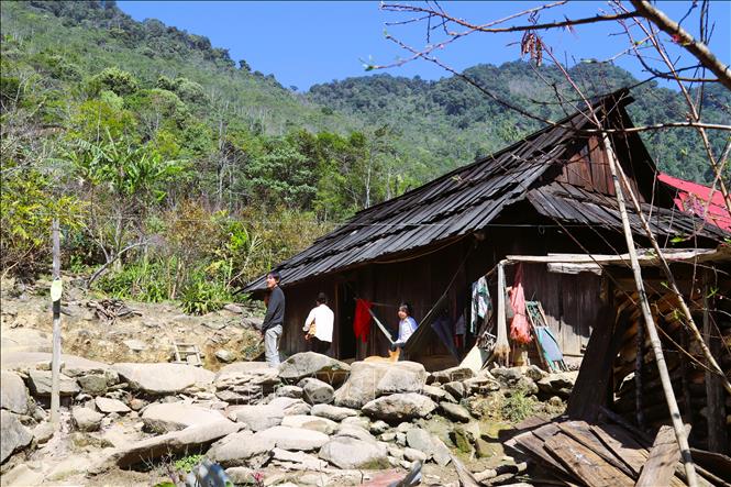 Đa phần cuộc sống kinh tế của người dân ở bản Huồi Măn còn nghèo do giao thông cách trở, điều kiện tự nhiên còn nhiều khó khăn. Ảnh: Xuân Tiến - TTXVN 