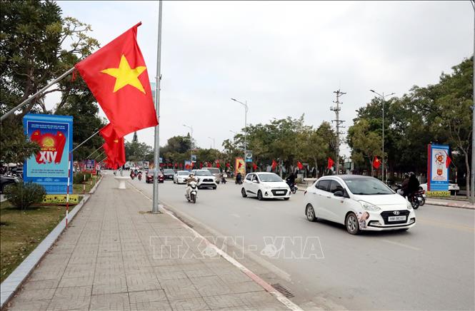  Các tuyến phố trung tâm tỉnh Lạng Sơn rực rỡ cờ hoa chào mừng Đại hội XIV của Đảng. Ảnh: Văn Đạt - TTXVN