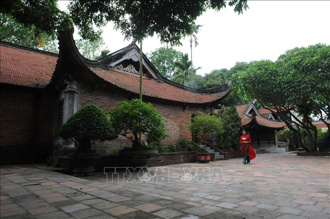 Chùa Vĩnh Nghiêm lưu giữ nhiều hiện vật cổ như hệ thống tượng Phật, hoành phi câu đối, tranh, bia đá. Ảnh: Việt Hùng - TTXVN
