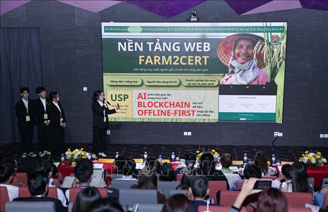 Các dự án, ý tưởng khởi nghiệp đều xuất phát từ những vấn đề gần gũi với đời sống, phản ánh sự nhạy bén của học sinh trước các thách thức xã hội đương đại. Ảnh: Thanh Tùng - TTXVN