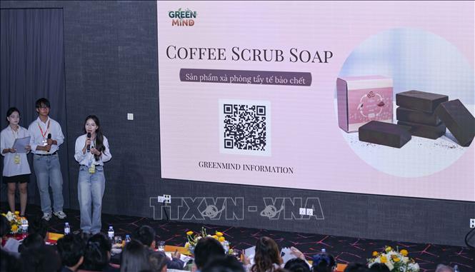 Với hai chủ đề mang tính thời sự và chiều sâu “Sống sạch” và “Văn minh, an ninh trên mạng xã hội”, cuộc thi không chỉ hướng tới việc hình thành các ý tưởng, sản phẩm khởi nghiệp mà còn khuyến khích học sinh chủ động nhận diện vấn đề, đề xuất giải pháp và thể hiện trách nhiệm công dân trong bối cảnh xã hội hiện đại. Ảnh: Thanh Tùng - TTXVN