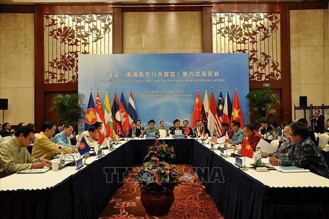 Thứ trưởng Ngoại Phạm Quang Vinh dự Hội nghị quan chức cao cấp lần thứ 6 về thực hiện “Tuyên bố về ứng xử của các bên ở Biển Đông” giữa Trung Quốc và Hiệp hội các quốc gia Đông Nam Á (ASEAN), từ ngày 14 - 15/9/2013, tại thành phố Tô Châu, tỉnh Giang Tô (Trung Quốc). Ảnh: Quang Đức - TTXVN