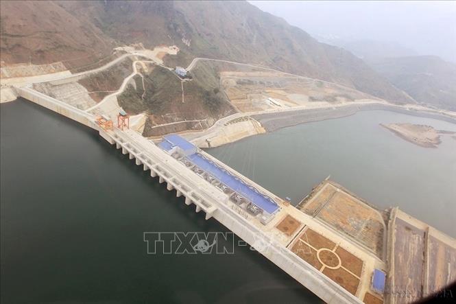 Nhà máy thủy điện Sơn La gồm 6 tổ máy, tổng công suất 2.400 MW được khánh thành cuối tháng 12/2012, là công trình thủy điện lớn nhất Đông Nam Á do Việt Nam tự thiết kế, thi công. Ảnh: Đức Tám - TTXVN