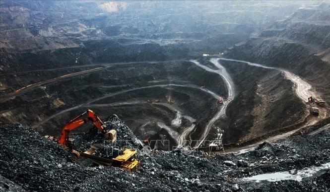 Giai đoạn 10 năm (2016 - 2025), nền kinh tế đất nước đã có sự chuyển biến tích cực, toàn diện trên nhiều lĩnh vực. Trong ảnh: Khai trường của Công ty Than Khánh Hòa (Thái Nguyên). Ảnh: Trọng Đạt - TTXVN