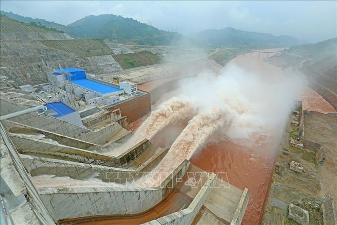 Nhà máy Thủy điện Lai Châu (khởi công xây dựng ngày 5/1/2011, hòa lưới 3 tổ máy tháng 11/2016) là công trình thủy điện lớn thứ ba được xây dựng trên sông Đà, gồm 3 tổ máy với tổng công suất 1.200 MW. Ảnh: Huy Hùng - TTXVN