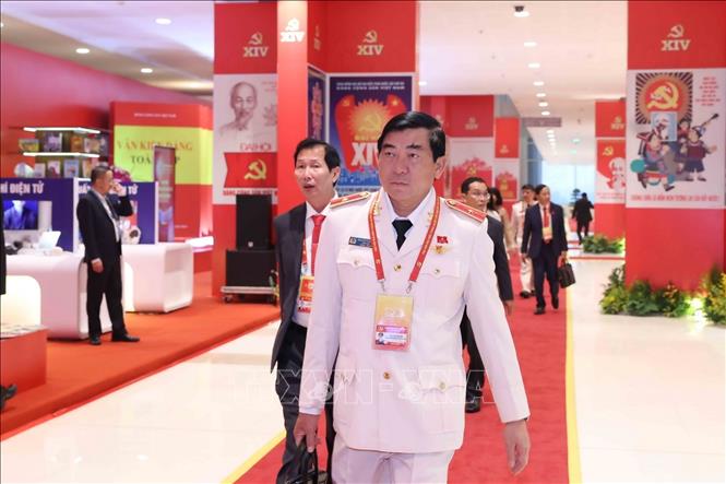 Các đại biểu đến dự phiên họp trù bị Đại hội XIV của Đảng. Ảnh: TTXVN