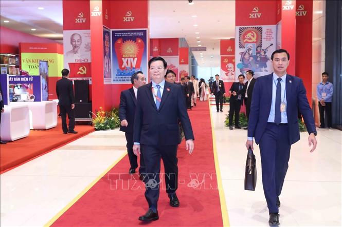 Phó Thủ tướng Mai Văn Chính đến dự phiên họp trù bị Đại hội XIV của Đảng. Ảnh: TTXVN