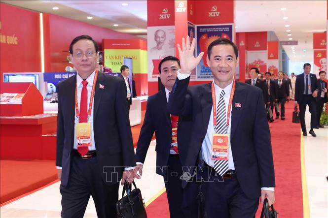 Các đại biểu đến dự phiên họp trù bị Đại hội XIV của Đảng. Ảnh: TTXVN
