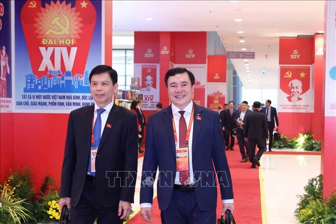 Các đại biểu đến dự phiên họp trù bị Đại hội XIV của Đảng. Ảnh: TTXVN