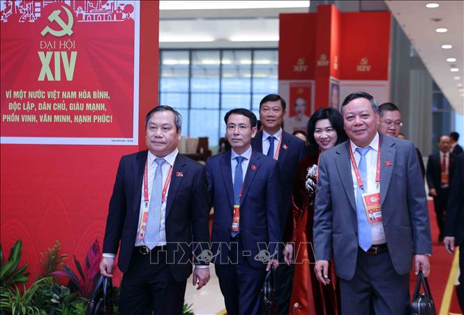 Các đại biểu đến dự phiên họp trù bị Đại hội XIV của Đảng. Ảnh: TTXVN
