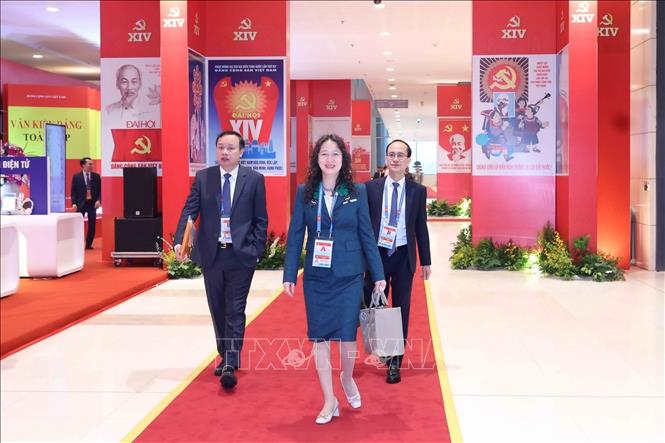Các đại biểu đến dự phiên họp trù bị Đại hội XIV của Đảng. Ảnh: TTXVN