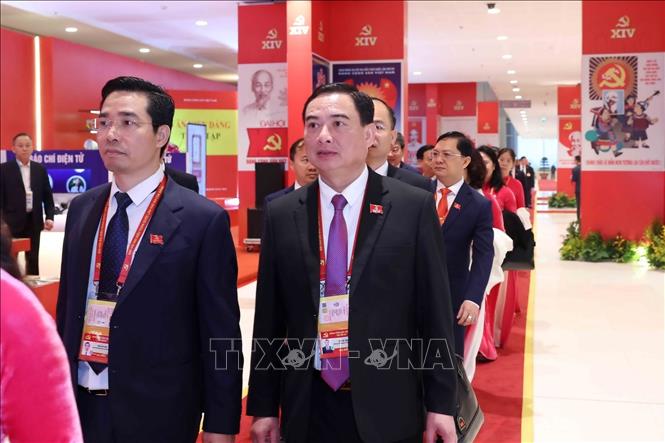 Các đại biểu đến dự phiên họp trù bị Đại hội XIV của Đảng. Ảnh: TTXVN