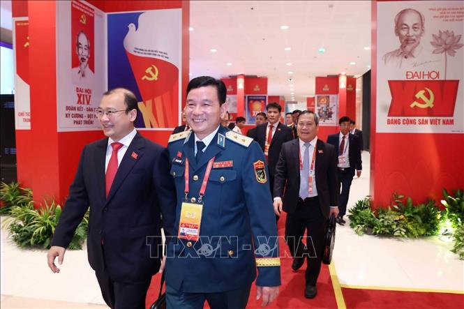 Các đại biểu đến dự phiên họp trù bị Đại hội XIV của Đảng. Ảnh: TTXVN