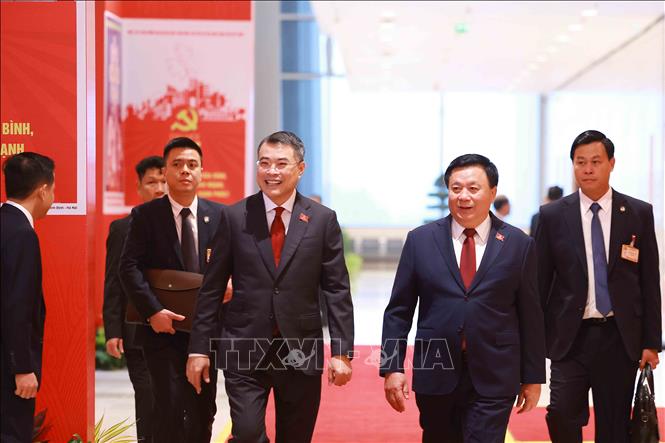 Các đại biểu đến dự phiên họp trù bị Đại hội XIV của Đảng. Ảnh: TTXVN