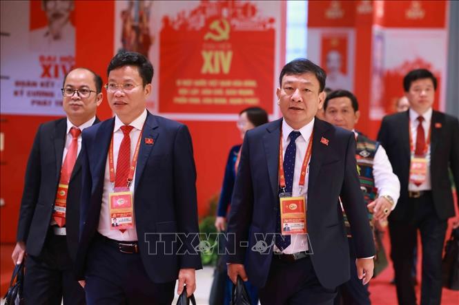 Các đại biểu đến dự phiên họp trù bị Đại hội XIV của Đảng. Ảnh: TTXVN