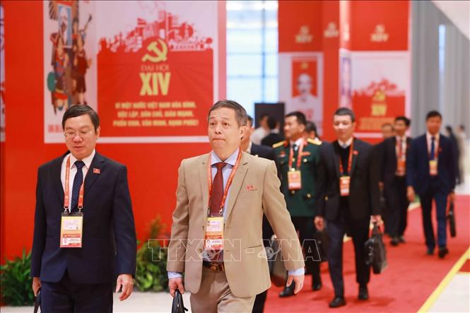 Các đại biểu đến dự phiên họp trù bị Đại hội XIV của Đảng. Ảnh: TTXVN