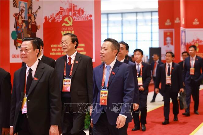 Các đại biểu đến dự phiên họp trù bị Đại hội XIV của Đảng. Ảnh: TTXVN