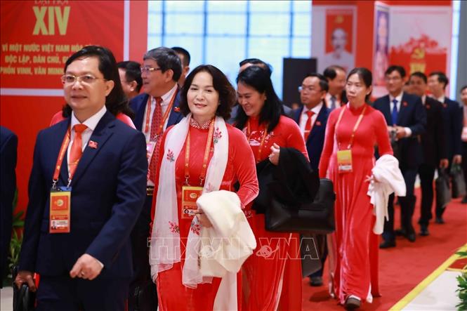 Các đại biểu đến dự phiên họp trù bị Đại hội XIV của Đảng. Ảnh: TTXVN
