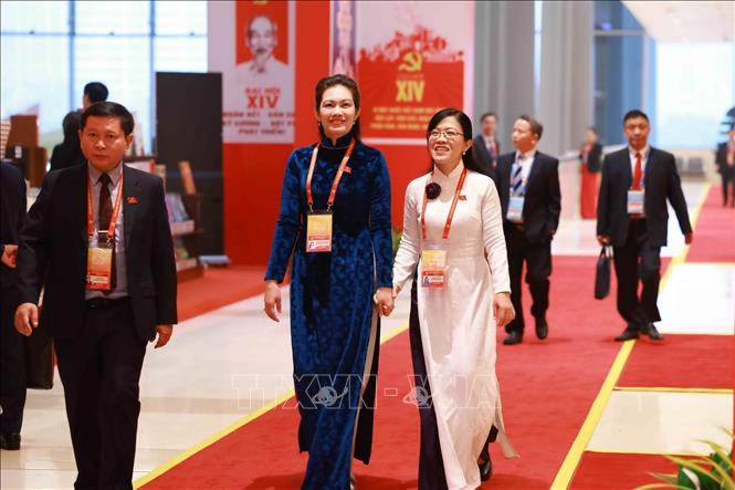 Các đại biểu đến dự phiên họp trù bị Đại hội XIV của Đảng. Ảnh: TTXVN