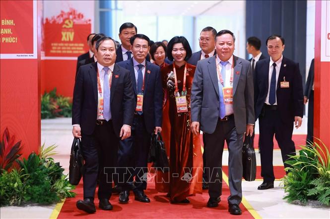 Các đại biểu đến dự phiên họp trù bị Đại hội XIV của Đảng. Ảnh: TTXVN