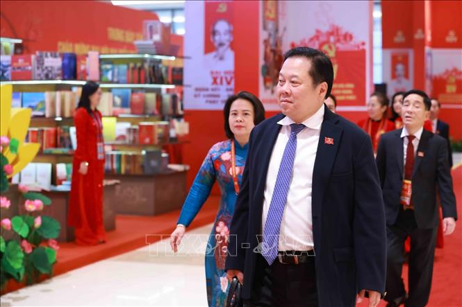 Các đại biểu đến dự phiên họp trù bị Đại hội XIV của Đảng. Ảnh: TTXVN