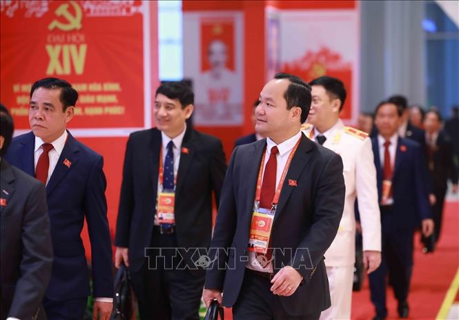 Các đại biểu đến dự phiên họp trù bị Đại hội XIV của Đảng. Ảnh: TTXVN