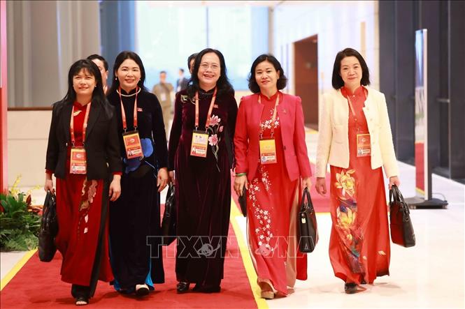 Các đại biểu đến dự phiên họp trù bị Đại hội XIV của Đảng. Ảnh: TTXVN