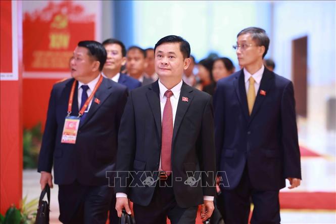 Các đại biểu đến dự phiên họp trù bị Đại hội XIV của Đảng. Ảnh: TTXVN