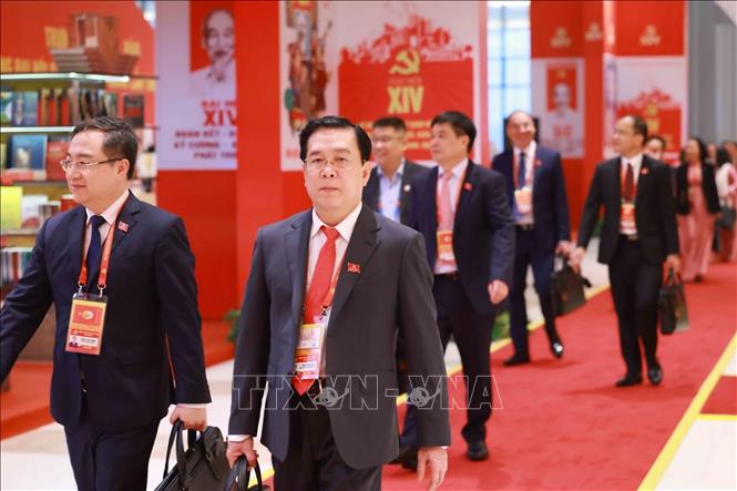 Các đại biểu đến dự phiên họp trù bị Đại hội XIV của Đảng. Ảnh: TTXVN