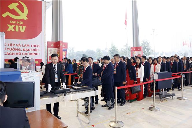 Đại biểu đến dự Đại hội đều được kiểm tra, rà soát an ninh nghiêm ngặt. Ảnh: TTXVN