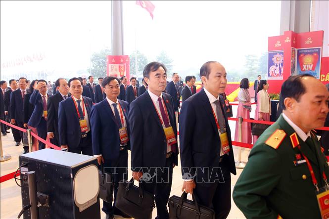 Các đại biểu đến dự phiên họp trù bị Đại hội XIV của Đảng. Ảnh: TTXVN