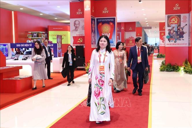 Delegates come to attend the Congress. VNA Photo