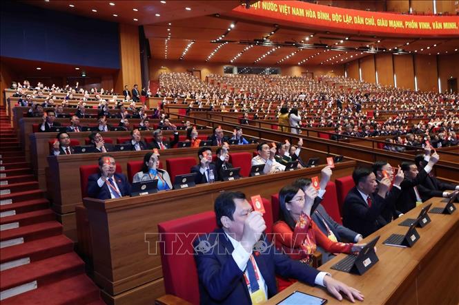 Đại biểu biểu quyết thông qua Quy chế làm việc của Đại hội. Ảnh: TTXVN
