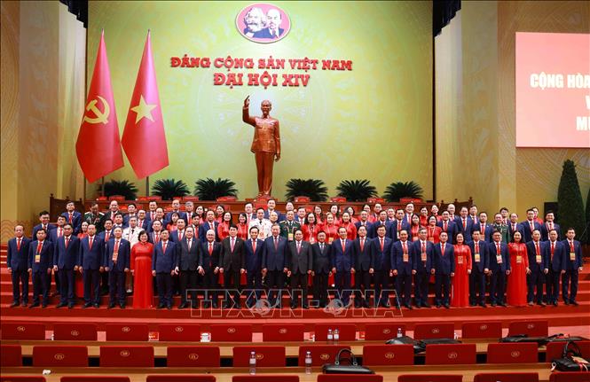 Lãnh đạo Đảng, Nhà nước chụp ảnh lưu niệm với Đoàn đại biểu Đảng bộ Thành phố Hồ Chí Minh dự Đại hội XIV của Đảng. Ảnh: TTXVN