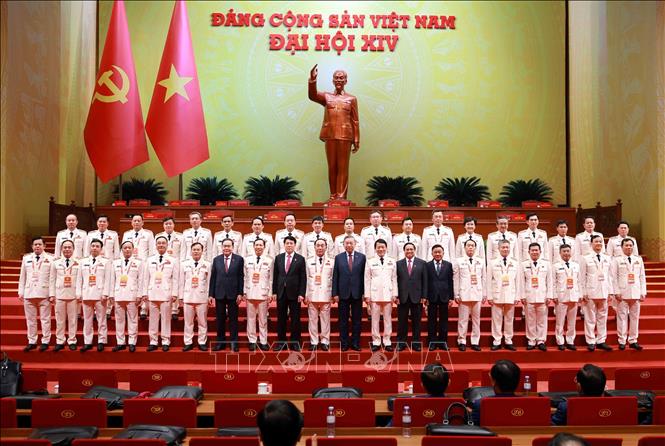 Lãnh đạo Đảng, Nhà nước chụp ảnh lưu niệm với Đoàn đại biểu Đảng bộ Công an Trung ương dự Đại hội XIV của Đảng. Ảnh: TTXVN