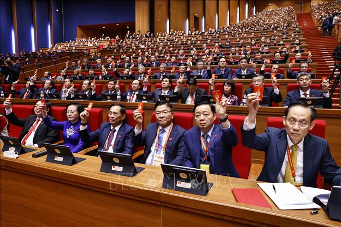 Đoàn đại biểu Đảng bộ Chính phủ biểu quyết thông qua Quy chế làm việc của Đại hội. Ảnh: TTXVN    