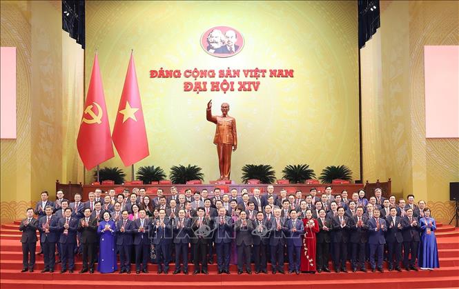 Lãnh đạo Đảng, Nhà nước chụp ảnh lưu niệm với Đoàn đại biểu Đảng bộ Chính phủ dự Đại hội XIV của Đảng. Ảnh: TTXVN