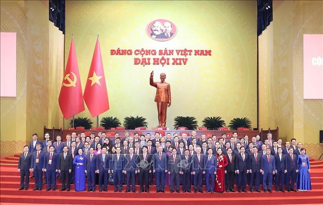 Lãnh đạo Đảng, Nhà nước chụp ảnh lưu niệm với Đoàn đại biểu Đảng bộ Chính phủ dự Đại hội XIV của Đảng. Ảnh: TTXVN