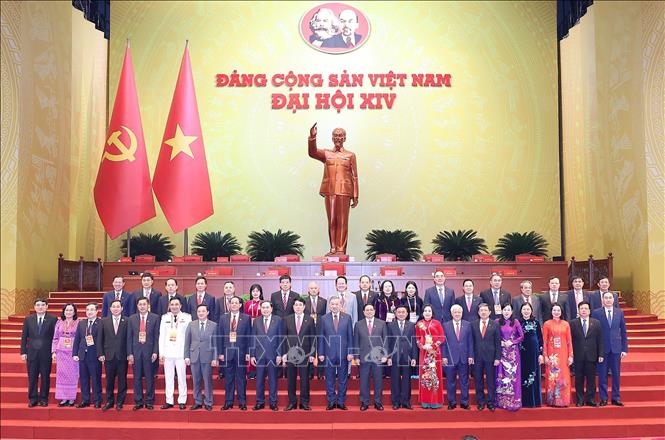 Lãnh đạo Đảng, Nhà nước chụp ảnh lưu niệm với Đoàn đại biểu Đảng bộ Quốc hội dự Đại hội XIV của Đảng. Ảnh: TTXVN