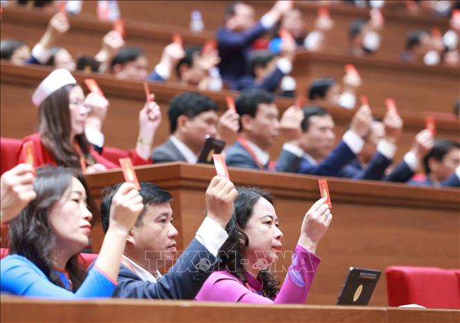 Đại biểu biểu quyết thông qua Quy chế làm việc của Đại hội. Ảnh: TTXVN