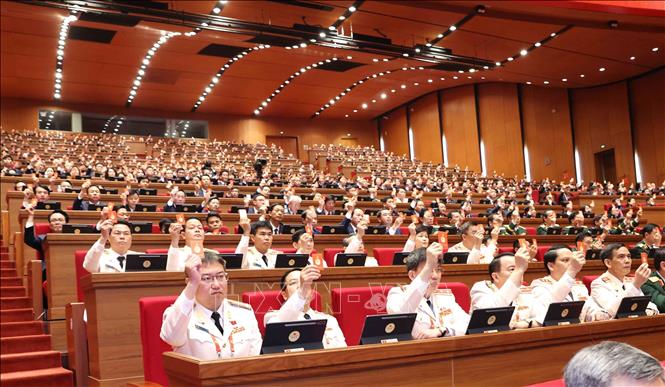 Đoàn đại biểu Đảng bộ Công an Trung ương biểu quyết thông qua Quy chế làm việc của Đại hội. Ảnh: TTXVN